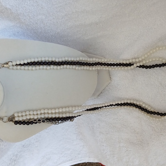 Black & Whie Pearls & Link Silver Tone Chain - Picture 3 of 7